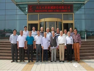 兗州區(qū)委常委、組織部長(zhǎng)徐繼瑞一行領(lǐng)導(dǎo)蒞臨天意參觀指導(dǎo)工作